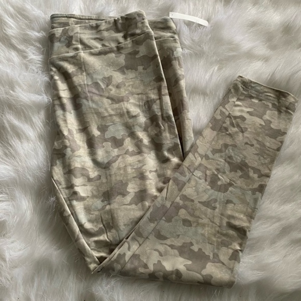 Time And Tru Knit Legging Size XXL Women’s Camo NEW